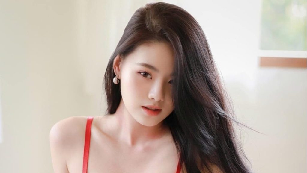 thai girl in red bra